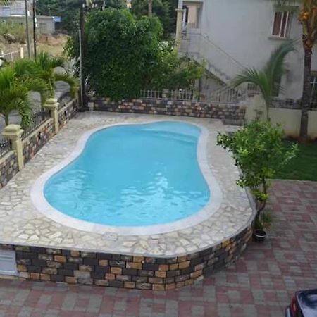 Rs Villas - Three Bedrooms Share Apartment With Private Room And Free Wifi And 100Mts To The Beach And Ac And 100Mts To Bus Stop And Pool Flic-en-Flacq Esterno foto