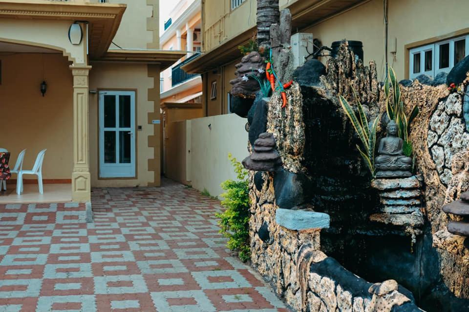 Rs Villas - Three Bedrooms Share Apartment With Private Room And Free Wifi And 100Mts To The Beach And Ac And 100Mts To Bus Stop And Pool Flic-en-Flacq Esterno foto