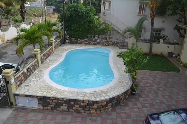 Rs Villas - Three Bedrooms Share Apartment With Private Room And Free Wifi And 100Mts To The Beach And Ac And 100Mts To Bus Stop And Pool Flic-en-Flacq Esterno foto
