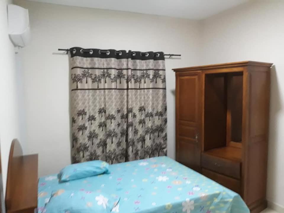 Rs Villas - Three Bedrooms Share Apartment With Private Room And Free Wifi And 100Mts To The Beach And Ac And 100Mts To Bus Stop And Pool Flic-en-Flacq Esterno foto