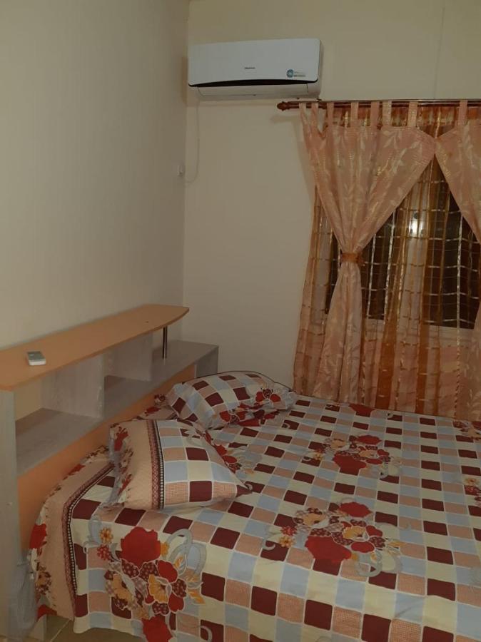 Rs Villas - Three Bedrooms Share Apartment With Private Room And Free Wifi And 100Mts To The Beach And Ac And 100Mts To Bus Stop And Pool Flic-en-Flacq Esterno foto