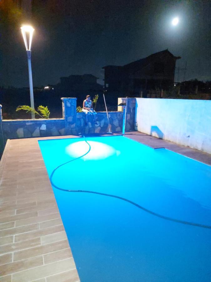 Rs Villas - Three Bedrooms Share Apartment With Private Room And Free Wifi And 100Mts To The Beach And Ac And 100Mts To Bus Stop And Pool Flic-en-Flacq Esterno foto