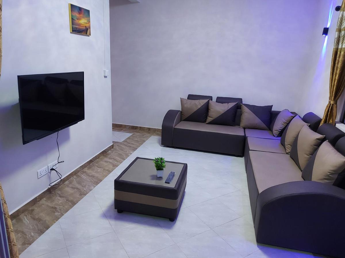Rs Villas - Three Bedrooms Share Apartment With Private Room And Free Wifi And 100Mts To The Beach And Ac And 100Mts To Bus Stop And Pool Flic-en-Flacq Esterno foto