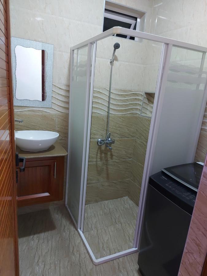 Rs Villas - Three Bedrooms Share Apartment With Private Room And Free Wifi And 100Mts To The Beach And Ac And 100Mts To Bus Stop And Pool Flic-en-Flacq Esterno foto